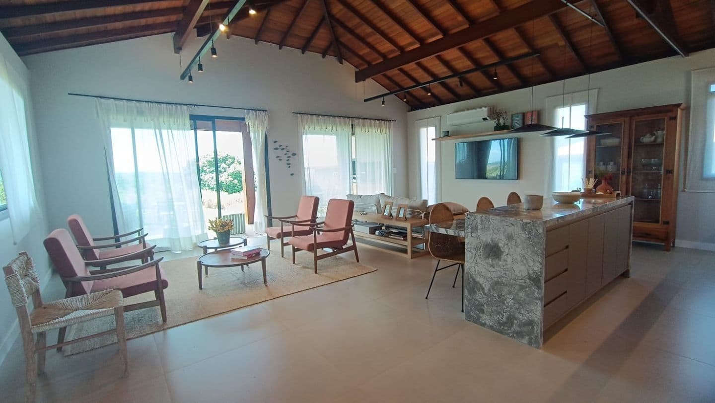 Casa 3 suíte, linear em lote de 1.139,64 m², na região campo do Aretê Búzios.